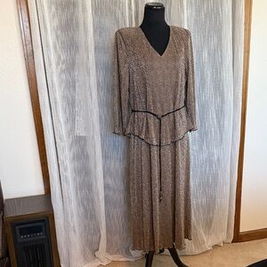 Flattering 3/4 sleeve midi Dress